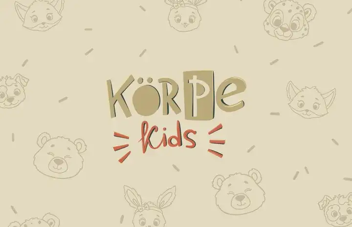 Оборот карточки: узор с героями и логотип Körpe kids